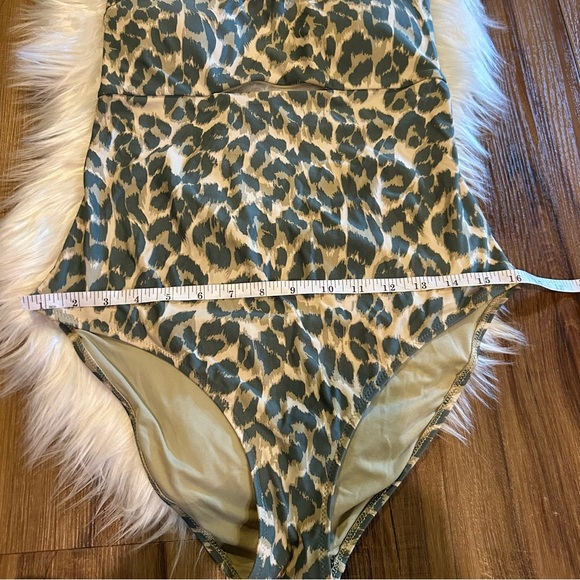 Aerie Bandeau Convertible One Piece Swimsuit Leopard Keyhole Tan size Medium - Picture 4 of 8